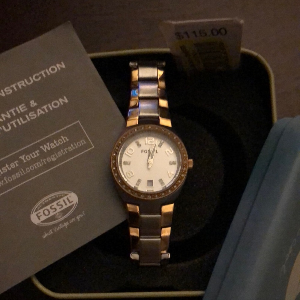 LADIES FOSSIL WATCH LIKE NEW